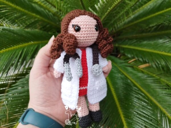 Doctora Irene - amigurumi personalizado - Imagen 3