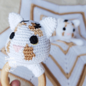 Manta de apego y juguete en con forma de gato blanco con manchas marrones y negras