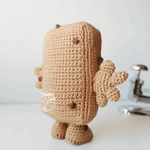 Amigurumi de Brend das Brot, hecho con crochet.