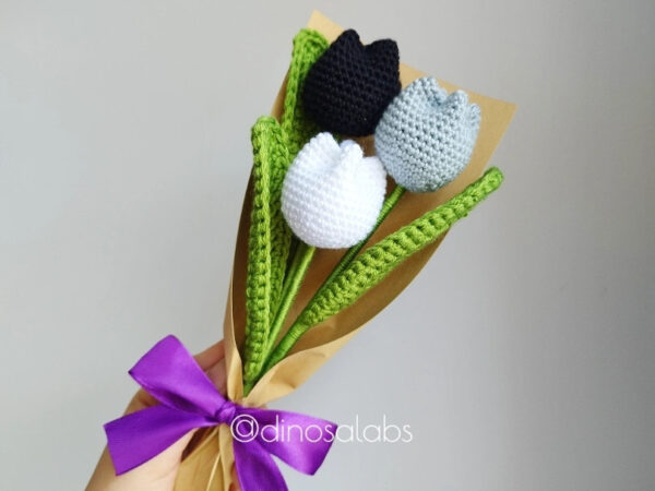 Ramo 3 de tulipanes crochet, blanco, negro y gris
