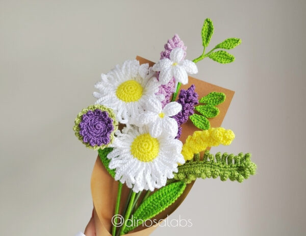Ramo de flores variadas hechas a crochet