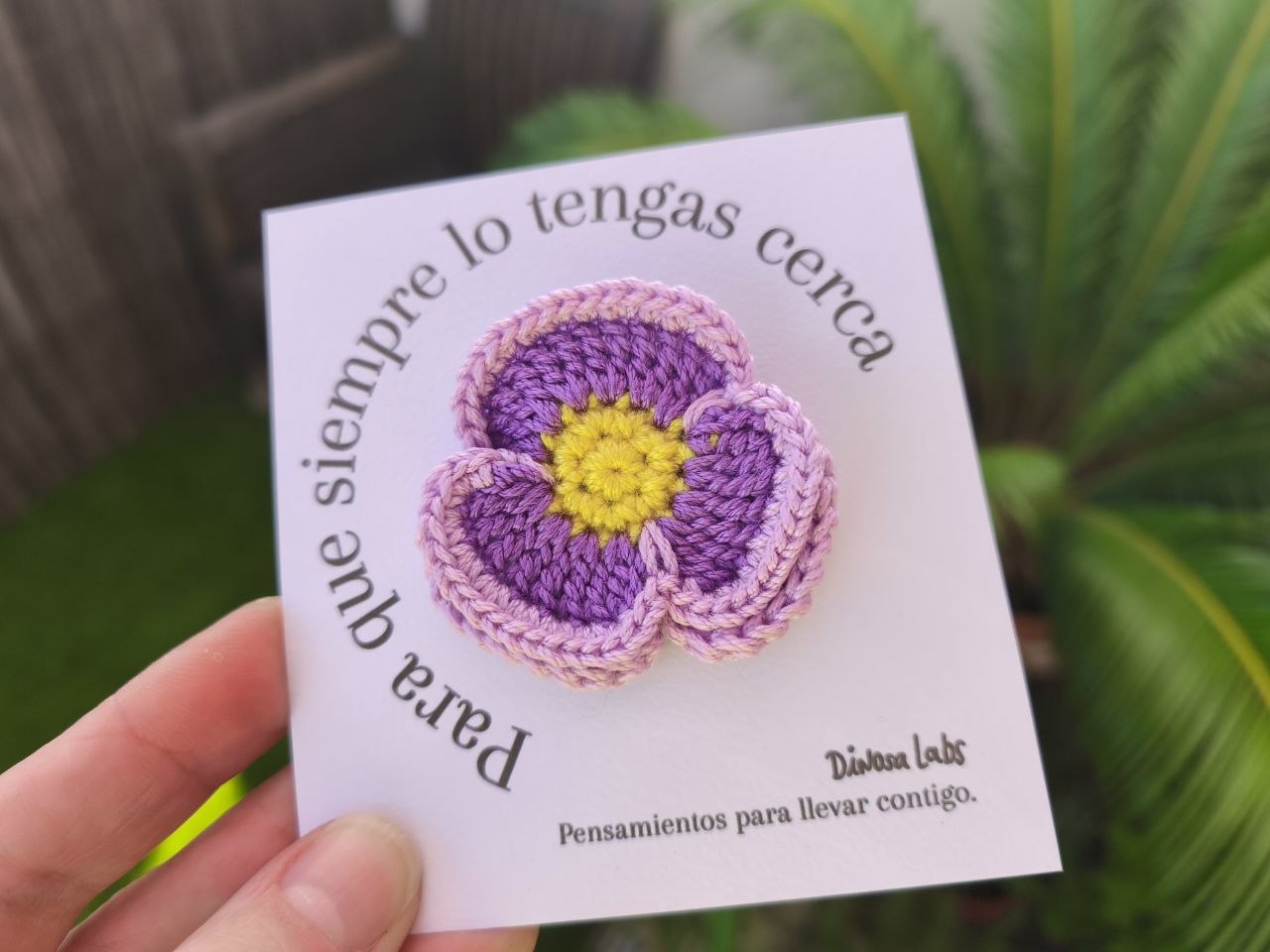 Broche pensamiento dinosa labs