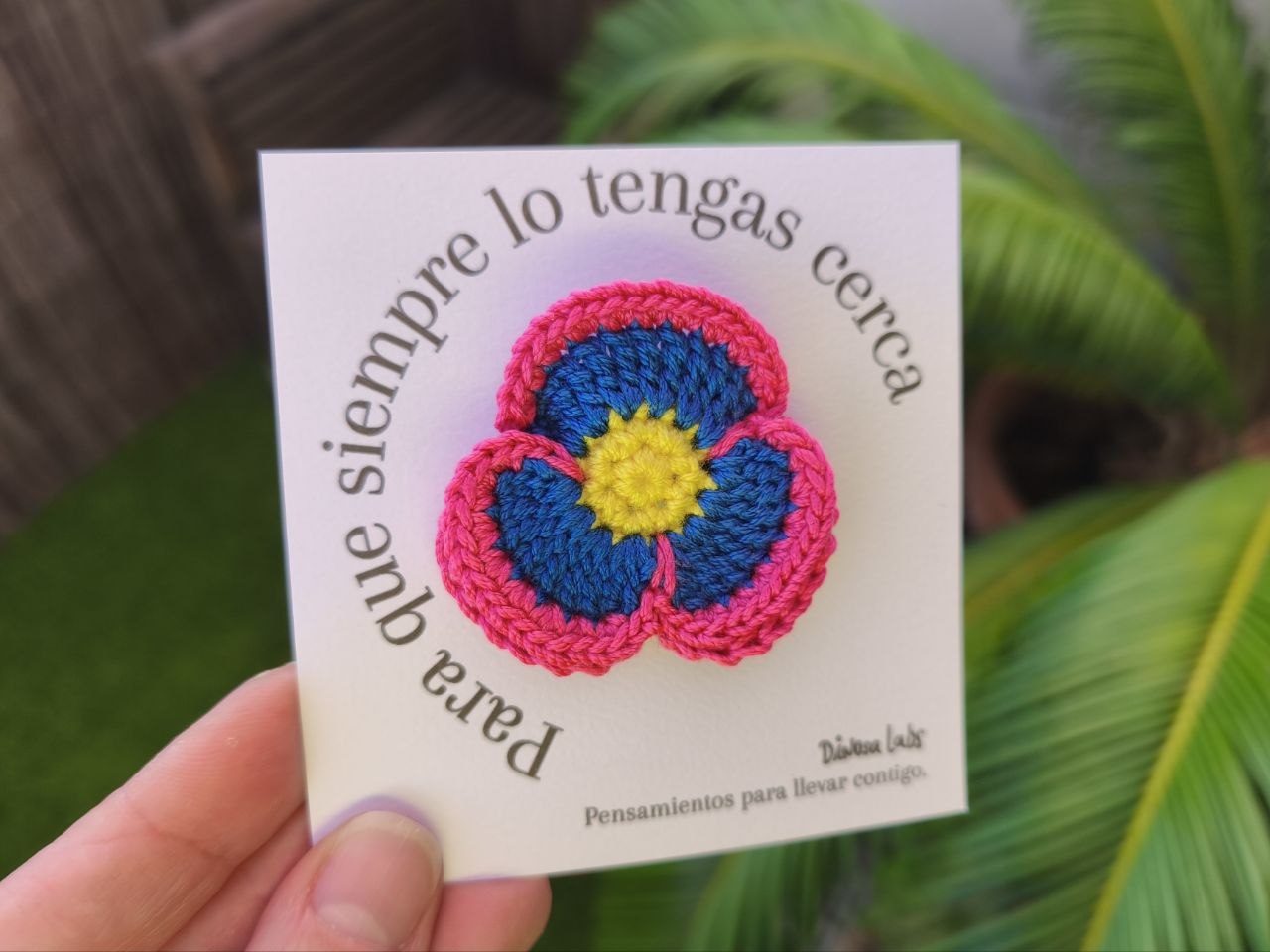 Broche pensamiento dinosa labs