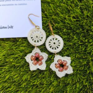Pendientes sakura dinosa labs