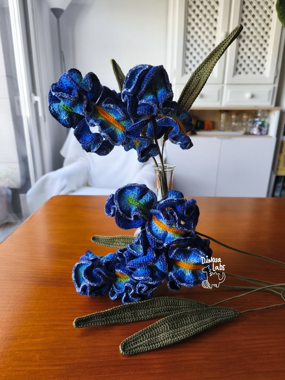 IRIS LIRIOS VAN GOGH DINOSA LABS